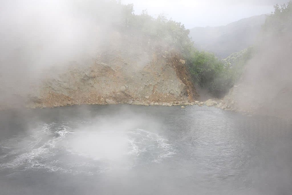 Boiling Lake: 92°C, 63 m wide, the 2nd largest bubbling lake in the world.