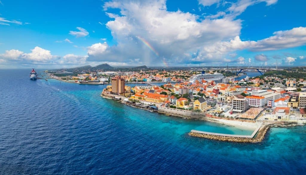 Curaçao dépasse 400 000 visiteurs : que change ce record ?