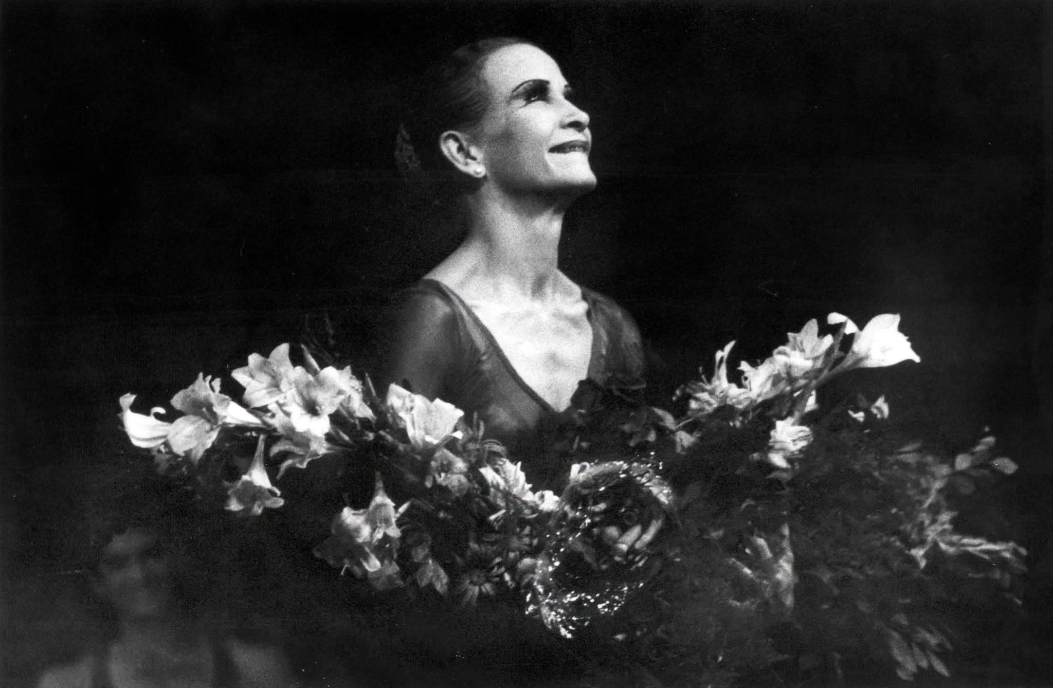 María Elena Llorente recevant un hommage floral, Ballet Nacional de Cuba