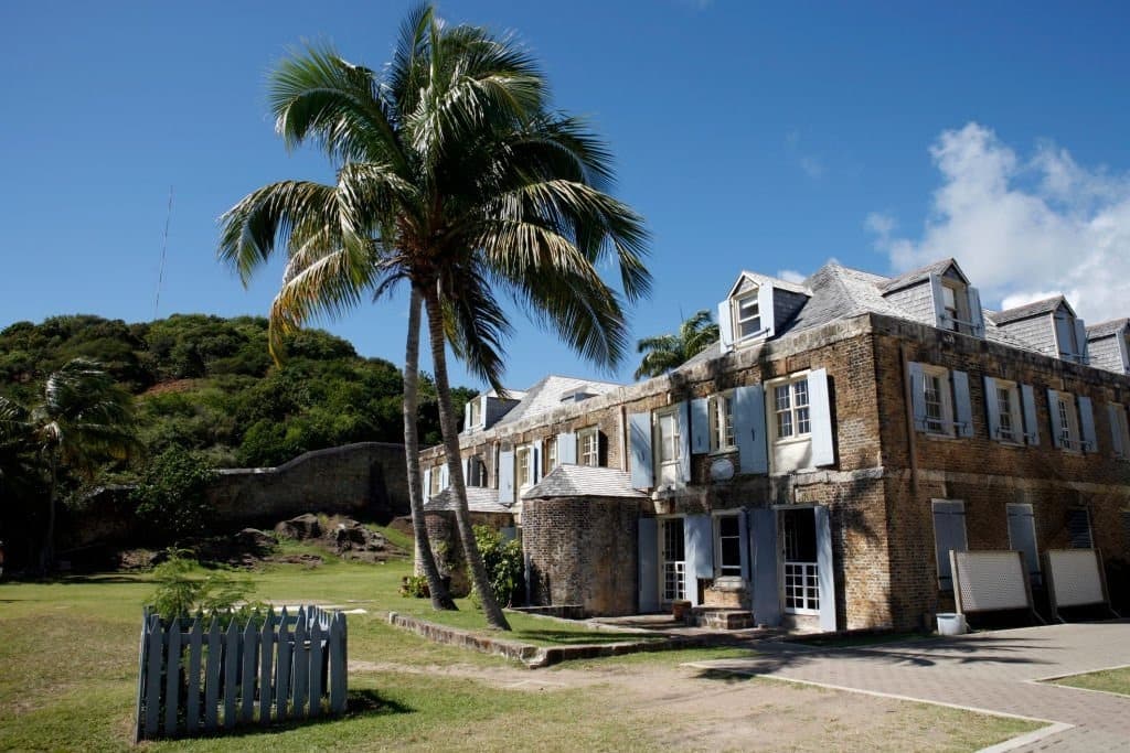 Bâtiment colonial en briques de Nelson's Dockyard, English Harbour, Antigua